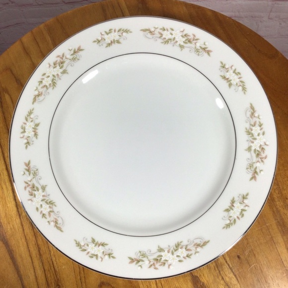 International Silver Company 326 Springtime Dinner Plates - Set of 2 - Picture 3 of 5